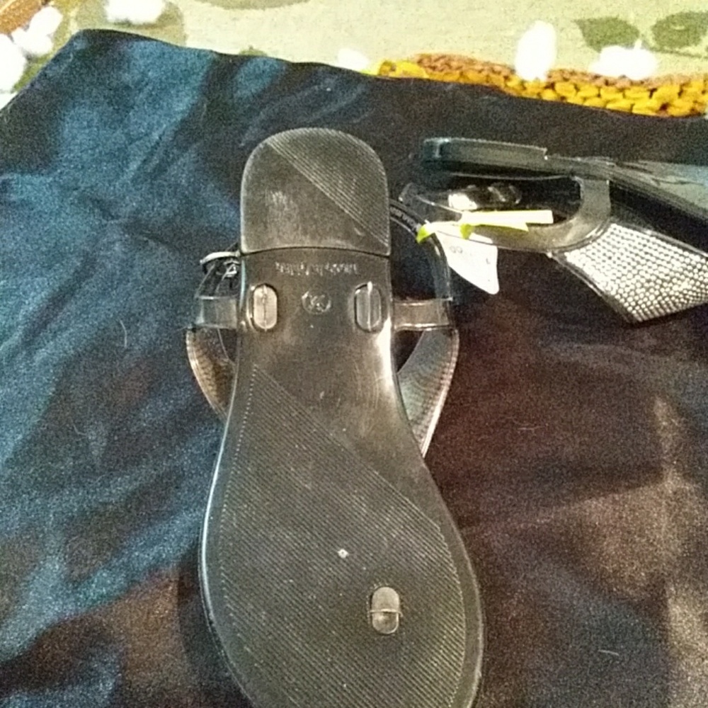 Sandles - Picture 3 of 3